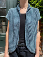 Blues vest af Hanne Falkenberg, strikkeopskrift (No 21 garn) Strikkeopskrift Hanne Falkenberg