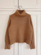 Strikkeopskrift til Caramel sweater, designet af PetiteKnit. Strikket i bæredygtig Önling garn
