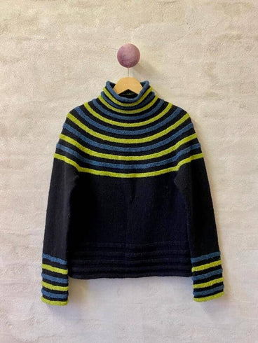 Corona sweater af Hanne Falkenberg, strikkekit | 71 Sort, 41 Petroleum, 03 Pistachio