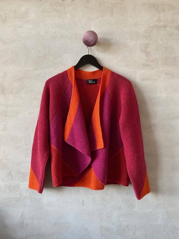 Dacapo cardigan af Hanne Falkenberg, strikkekit | 93 Tomatrød, 59 Fuchsia, 08 Orange