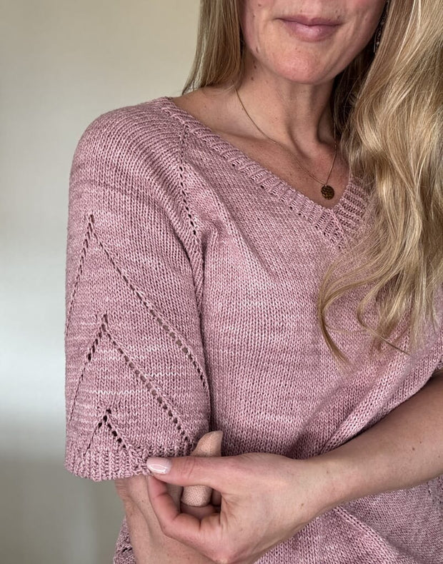 Diamond Line Tee V - neck af Siersknit, strikkeopskrift