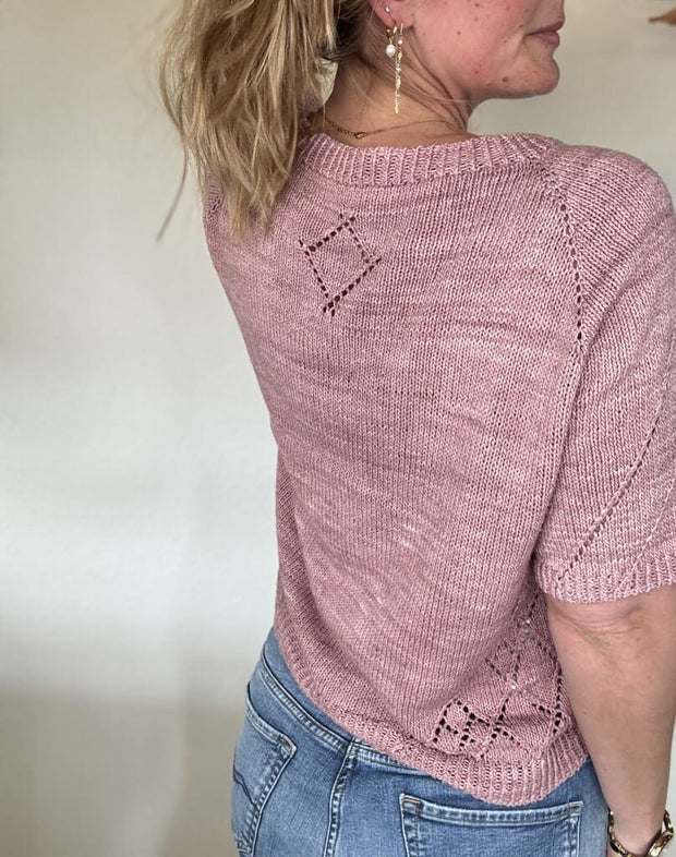 Diamond Line Tee V - neck af Siersknit, strikkeopskrift