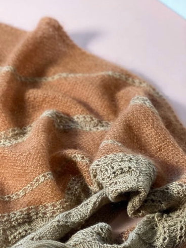 Elinore sjal af Inge - Lis Holst, No 2 + silk mohair strikkekit