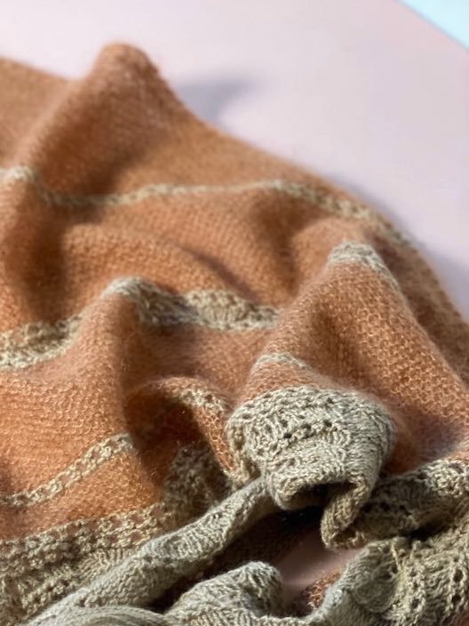 Elinore sjal af Inge - Lis Holst, No 2 + silk mohair strikkekit