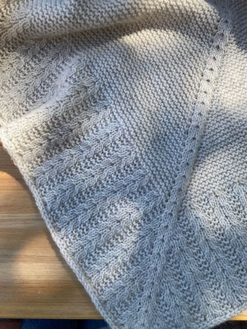 Elisabeth sjal af Inge - Lis Holst, No 2 strikkekit