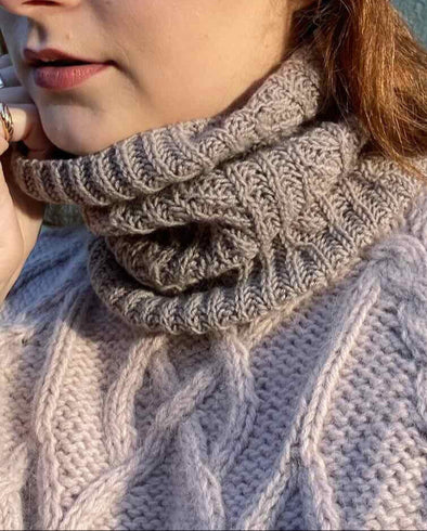 Fleur patent halsedisse fra Önling, strikkeopskrift