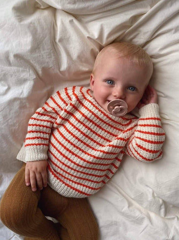 Friday Sweater til baby af PetiteKnit, strikkeopskrift Strikkeopskrift PetiteKnit
