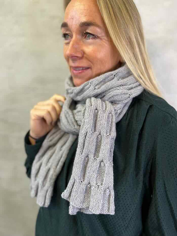 Gitter halstørklæde af Hanne Falkenberg, No 2 strikkekit Strikkekit Önling - Katrine Hannibal