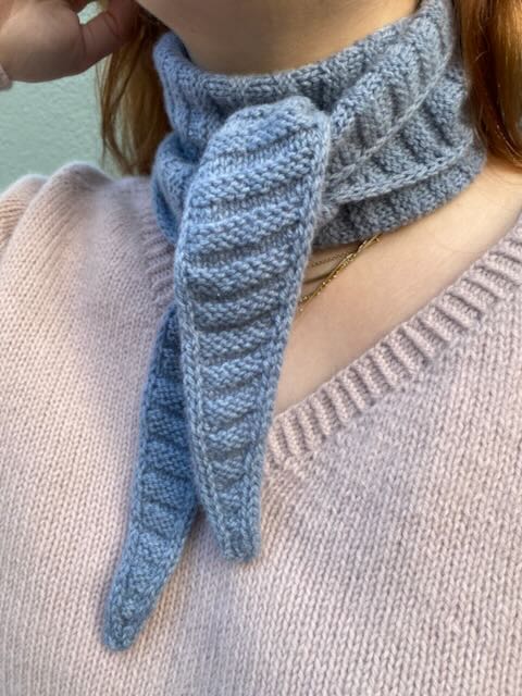 Knitting Is My Therapy Bandana, No 2 strikkekit
