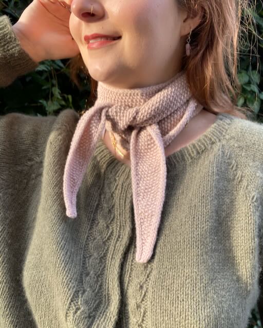 Knitting Is My Therapy Bandana, No 2 strikkekit