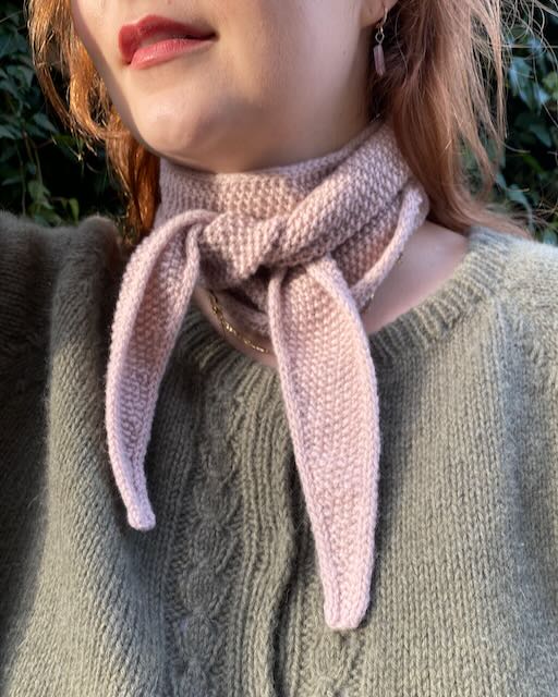 Knitting Is My Therapy Bandana, No 2 strikkekit