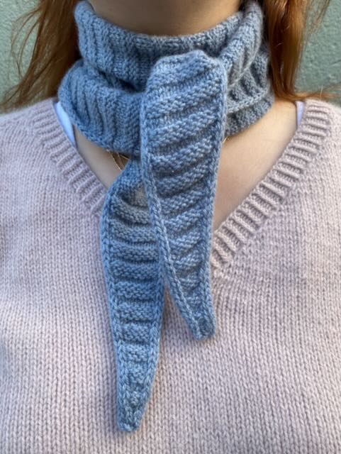 Knitting Is My Therapy Bandana, No 2 strikkekit