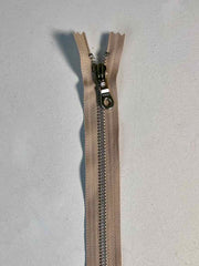 Lynlås sølv, 30 cm Strikketilbehør Önling Lys beige (sølvlynlås x)