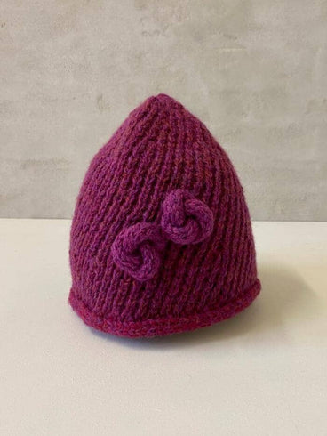 Marie hue af Hanne Falkenberg, strikkekit | 59 Fuchsia, 58 Hindbær
