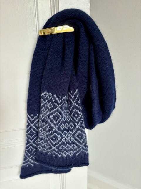Northern Scarf af Lenes Knitwear, strikkeopskrift (DK + NO)