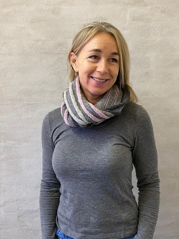 Polo af Hanne Falkenberg, løs strikkeopskrift Strikkeopskrift Hanne Falkenberg