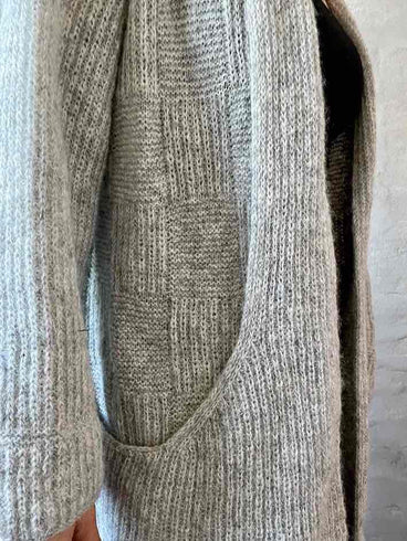 Pygmalion cardigan af Hanne Falkenberg, No 20 strikkekit (1 farve) Strikkekit Hanne Falkenberg