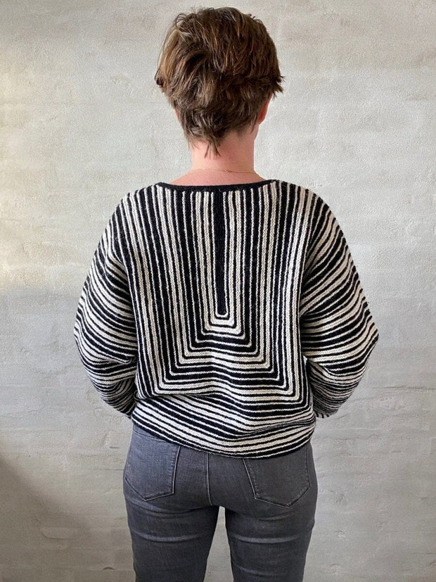Pyramide sweater af Hanne Falkenberg, strikkekit | 71 Sort, 90 Havre