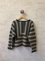 Pyramide sweater af Hanne Falkenberg, strikkekit | 71 Sort, 90 Havre