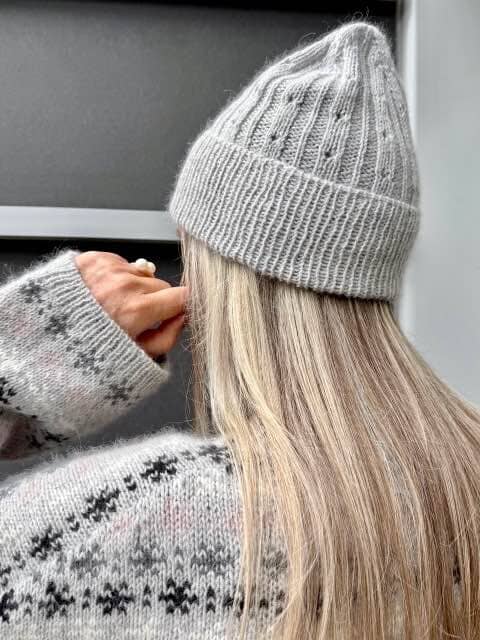Rikke Beanie No 1 & Wrist Warmers af Rikke Jönsson, strikkekit i No 1 Strikkekit Rikke Jönsson