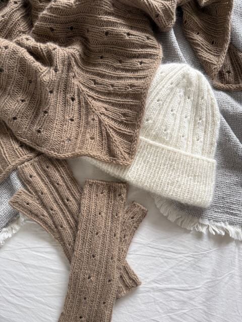 Rikke Wrist Warmers af Rikke Jönsson, strikkekit i No 1 Strikkekit Rikke Jönsson