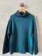 Studio Long sweater af Hanne Falkenberg, strikkekit | 41 Petroleum, 38 Irgrøn, 33 Æblegrøn