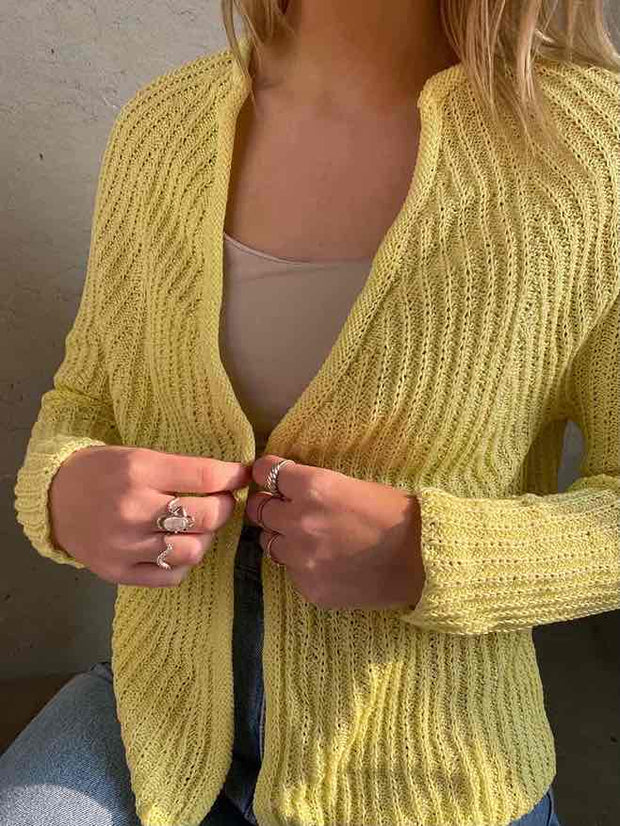 Trio cardigan (ensfarvet) af Hanne Falkenberg, No 21 strikkekit