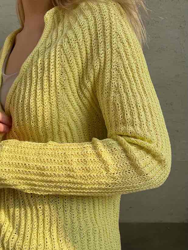 Trio cardigan (ensfarvet) af Hanne Falkenberg, No 21 strikkekit