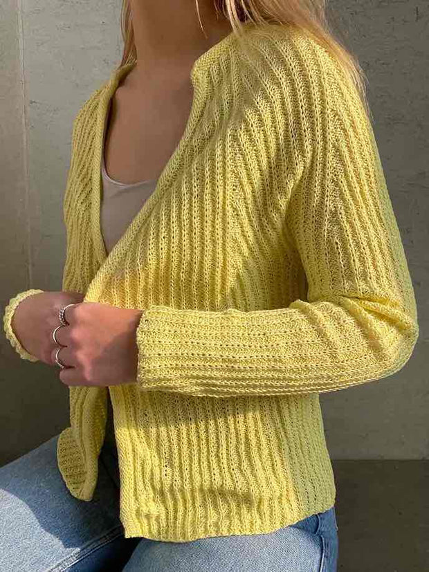Trio cardigan (ensfarvet) af Hanne Falkenberg, No 21 strikkekit