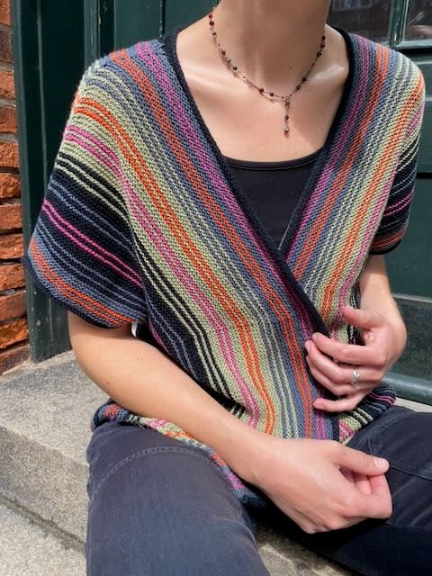 Ypsilon vest i No 21 af Hanne Falkenberg, strikkeopskrift