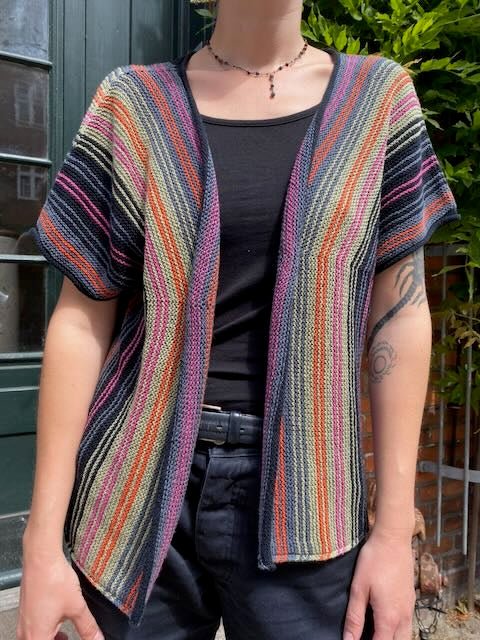 Ypsilon vest i No 21 af Hanne Falkenberg, strikkeopskrift