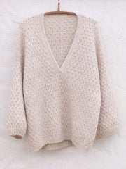 Cardi V - neck sweater af Anne Ventzel, No 16 + Silk mohair kit Strikkekit Anne Ventzel