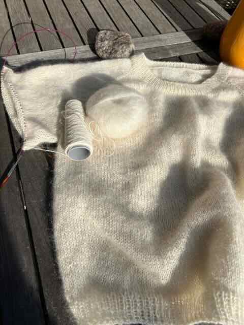 Emmeline sweater fra Önling, No 12 + silk mohair strikkekit Strikkekit Önling - Katrine Hannibal